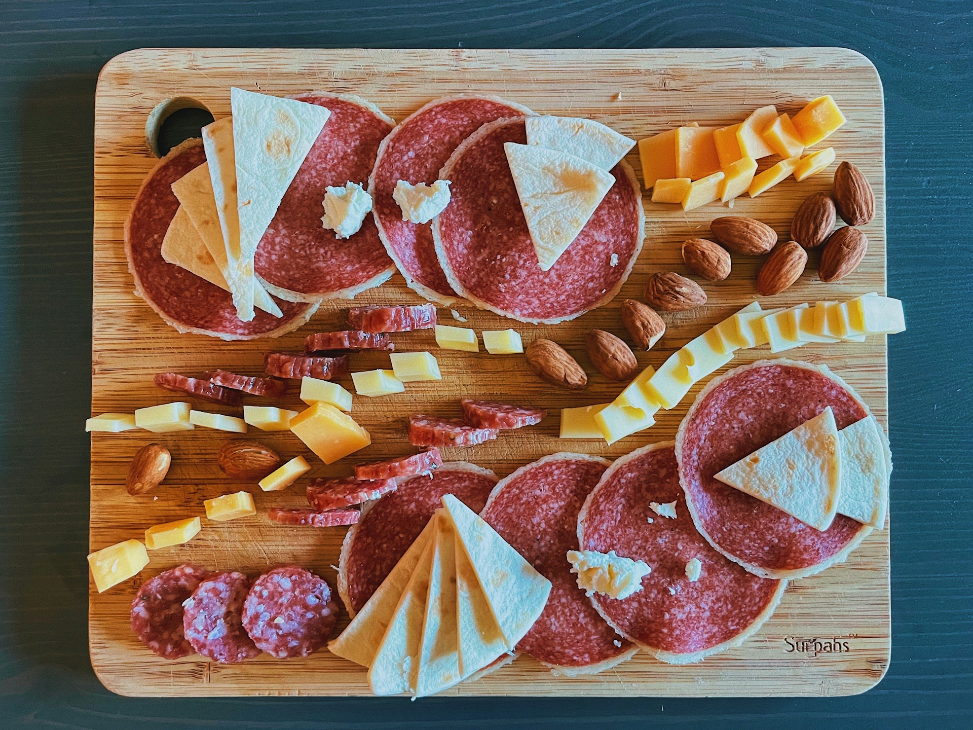 Salami + Queijo e Nozes